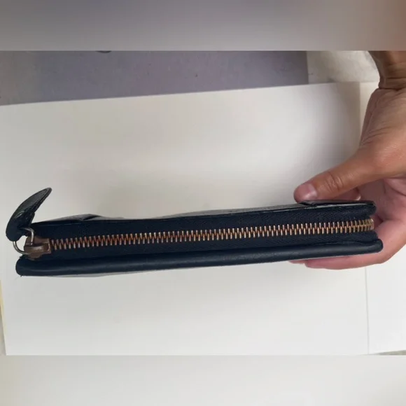 Chloe Elise Long Twist Lock Black and Gold Leather Wallet - Picture 8 of 16